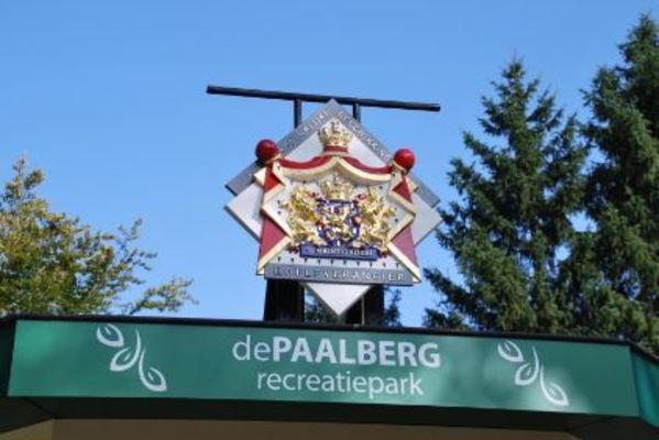 Recreatiepark de Paalberg ontvangt predicaat Koninklijke hofleverancier